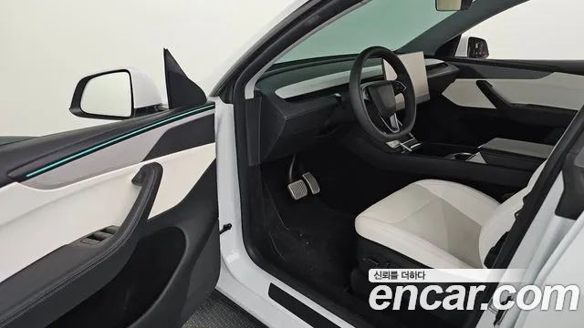 Tesla Model Y — Фото автомобиля 11