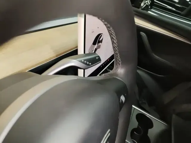 Tesla Model 3 — Фото автомобиля 13