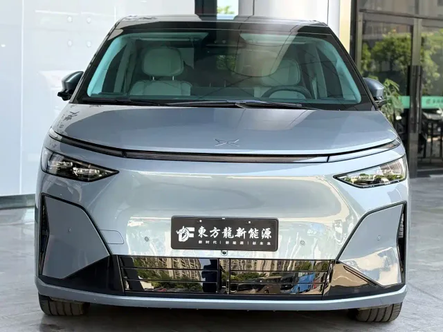 Xpeng X9 — Фото автомобиля 2