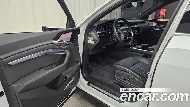 Audi e-tron — Фото автомобиля 15