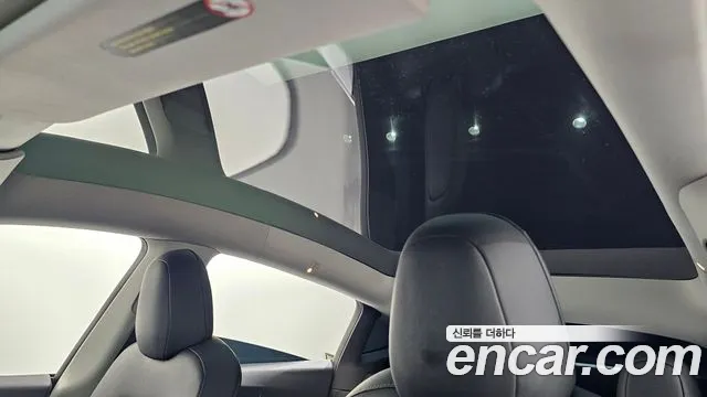 Tesla Model Y — Фото автомобиля 17