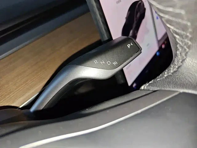 Tesla Model 3 — Фото автомобиля 13