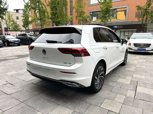 Volkswagen Golf — Фото автомобиля 7