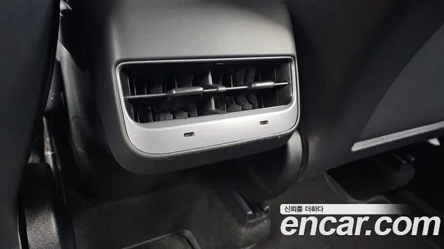 Tesla Model Y — Фото автомобиля 17