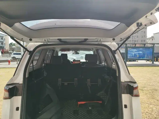 Wuling Jiachen — Фото автомобиля 18