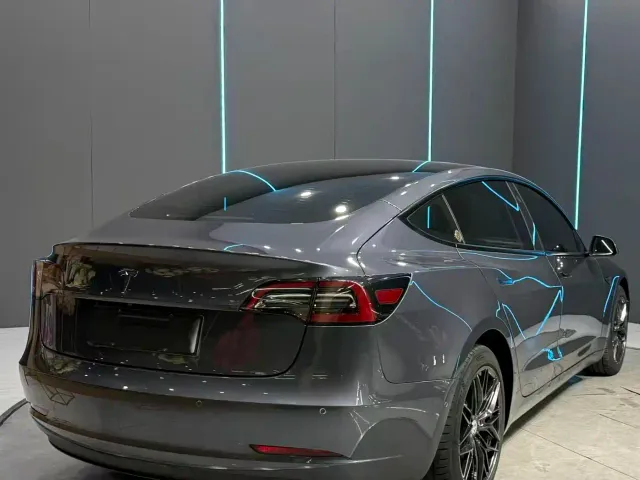 Tesla Model 3 — Фото автомобиля 6