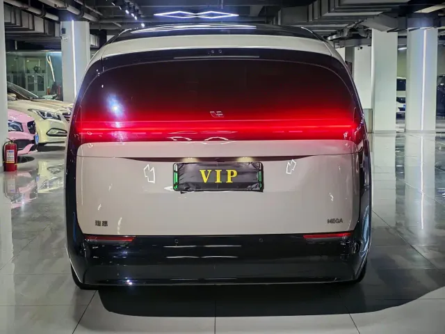 Li Auto MEGA — Фото автомобиля 5
