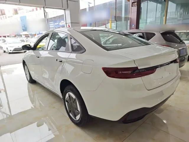 Geely Geometry A — Фото автомобиля 4
