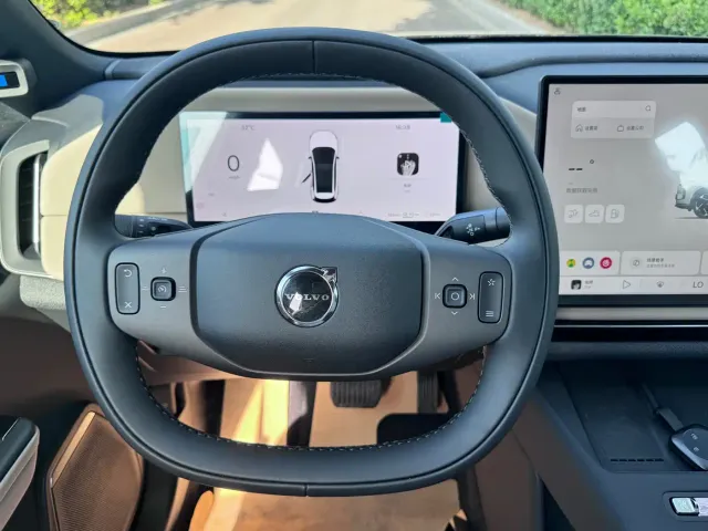 Volvo XC70 Plug-in Hybrid — Фото автомобиля 7