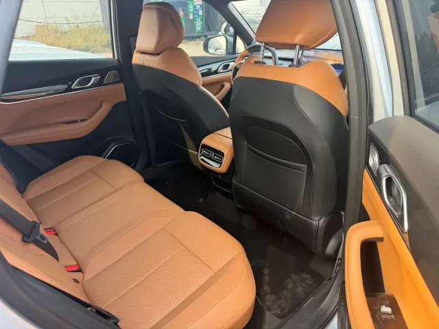 Geely Boyue L — Фото автомобиля 14