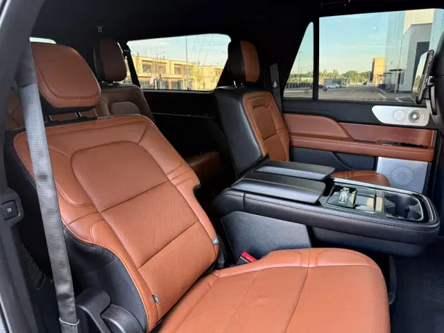 Lincoln Navigator — Фото автомобиля 26