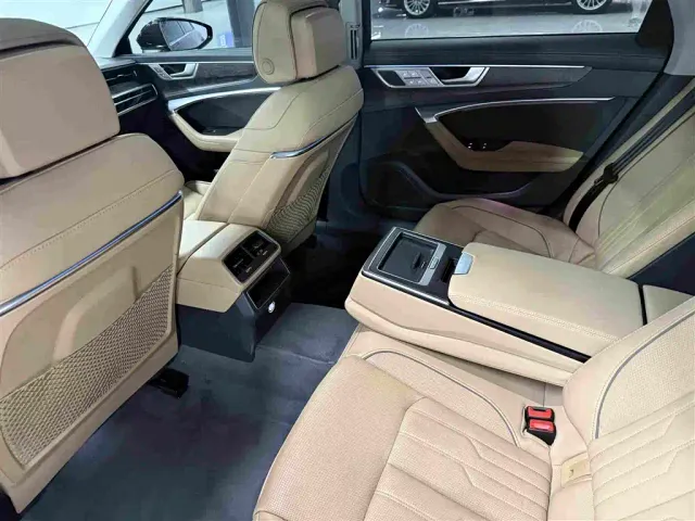 Audi A6L — Фото автомобиля 14