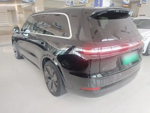 Li Auto L9 — Фото автомобиля 4
