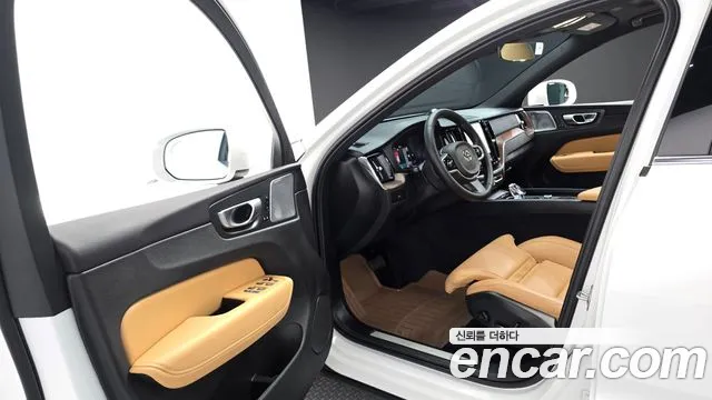 Вольво XC60 — Фото автомобиля 10