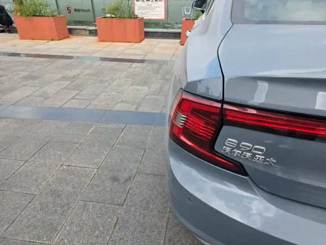 Volvo S90 — Фото автомобиля 21