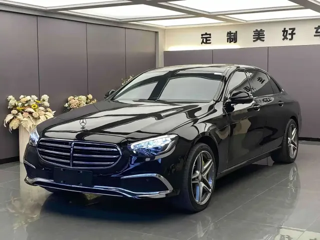 Фотография автомобиля — Mercedes-Benz E-Class