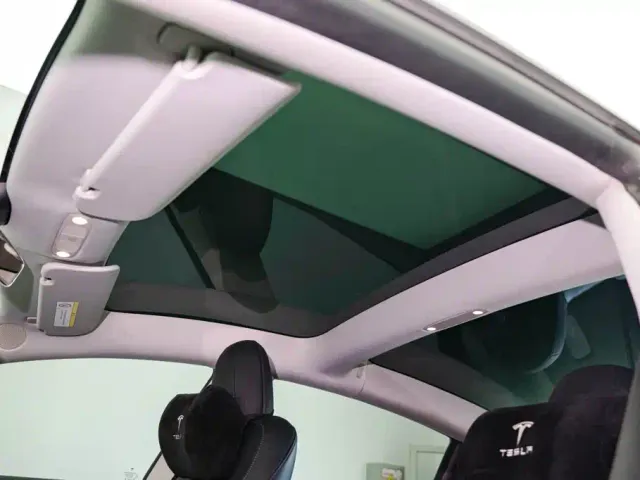 Tesla Model 3 — Фото автомобиля 19