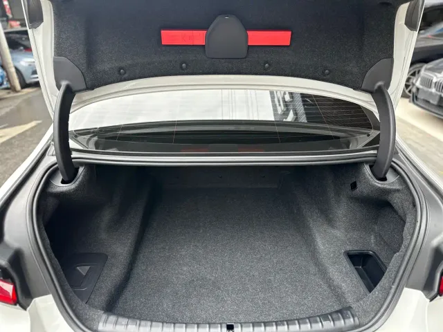 BMW 5 Series — Фото автомобиля 10