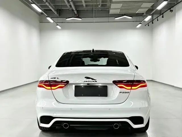 Jaguar XEL — Фото автомобиля 4