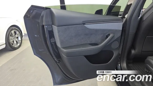Tesla Model Y — Фото автомобиля 14