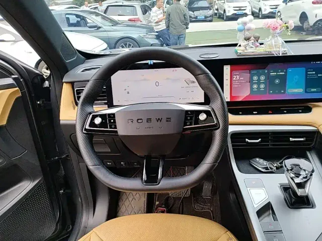 Roewe RX5 — Фото автомобиля 10