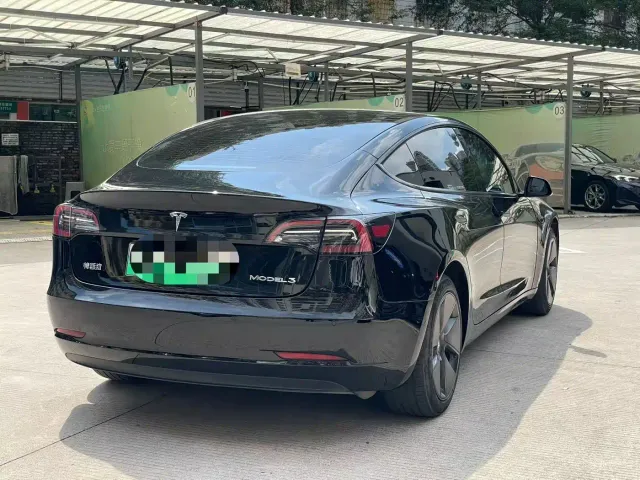 Tesla Model 3 — Фото автомобиля 8