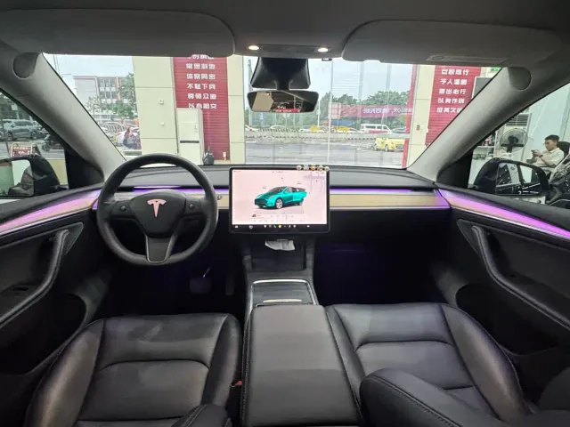 Tesla Model Y — Фото автомобиля 14