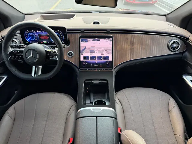 Mercedes-Benz EQE SUV — Фото автомобиля 14