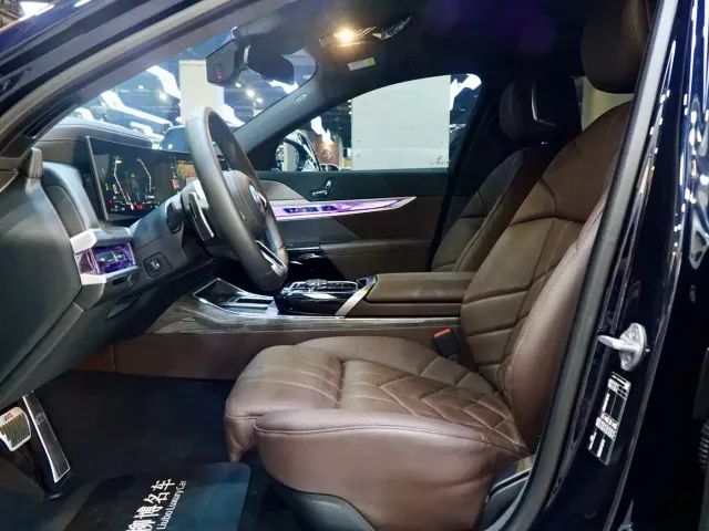 BMW 7 Series — Фото автомобиля 11