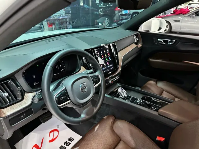 Volvo XC60 — Фото автомобиля 5