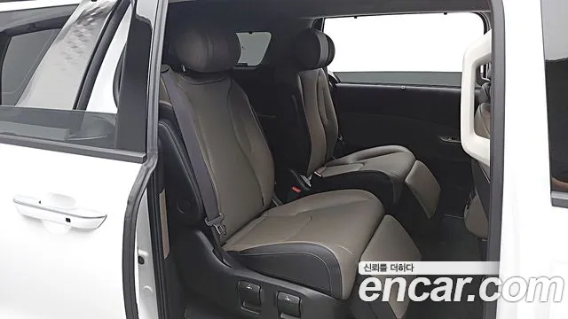 Kia Carnival Generation 4 — Фото автомобиля 7