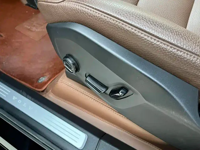 Volvo XC90 — Фото автомобиля 14