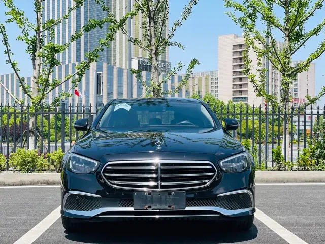 Mercedes-Benz E-Class — Фото автомобиля 2