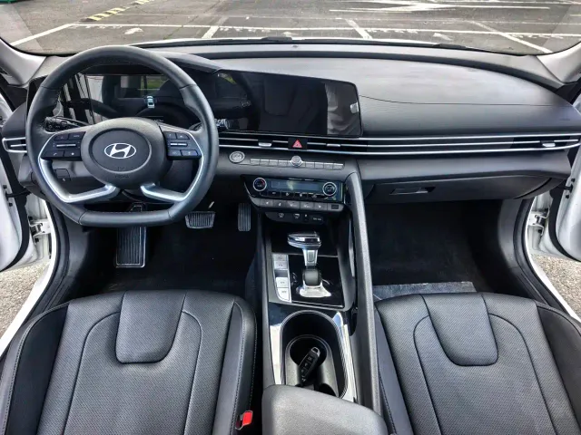 Hyundai Elantra — Фото автомобиля 10