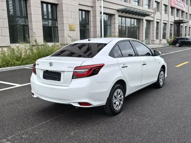 Toyota Vios — Фото автомобиля 23