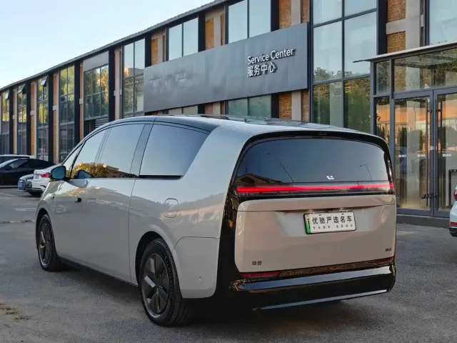 Li Auto MEGA — Фото автомобиля 10
