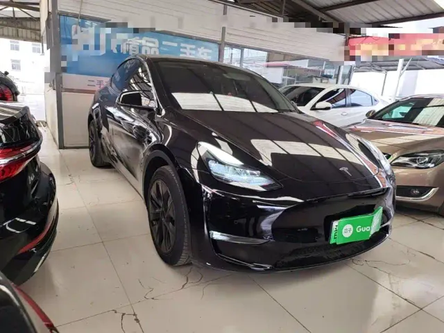Tesla Model Y — Фото автомобиля 3