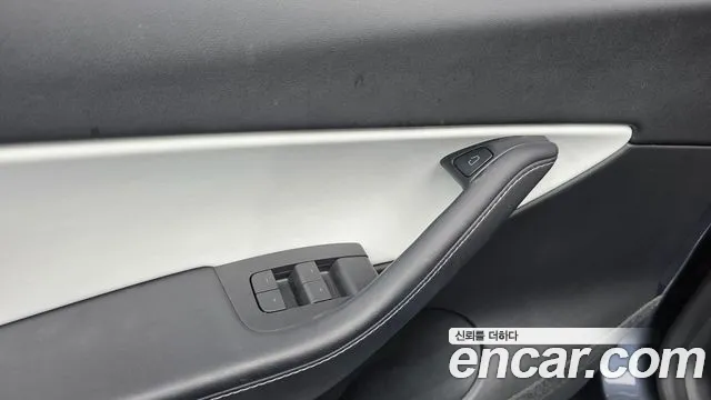 Tesla Model Y — Фото автомобиля 28