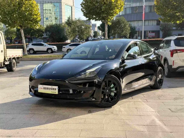 Фотография автомобиля — Tesla Model 3