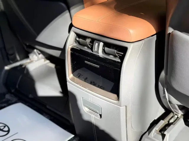 Toyota Alphard — Фото автомобиля 15