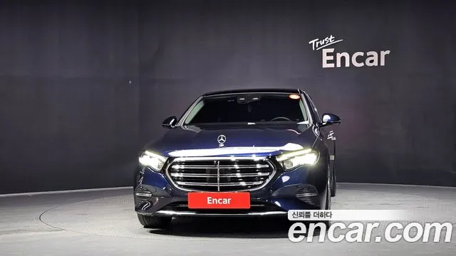 Mercedes-Benz E-Class — Фото автомобиля 3