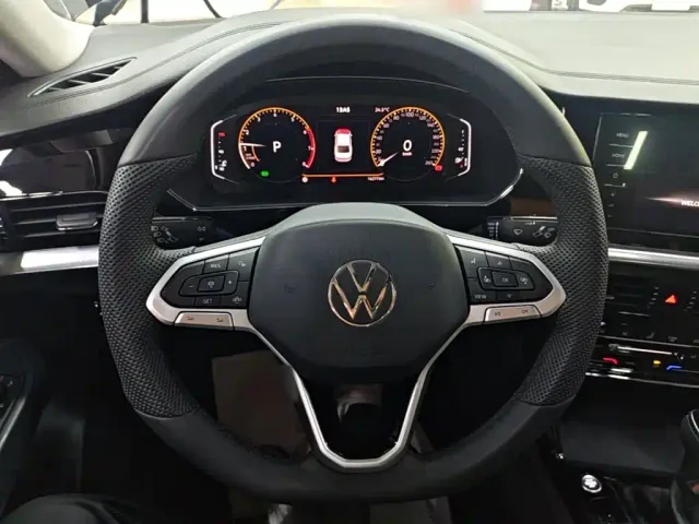 Volkswagen Passat — Фото автомобиля 10