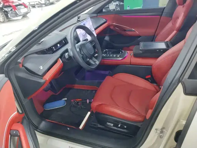Xiaomi SU7 — Фото автомобиля 14