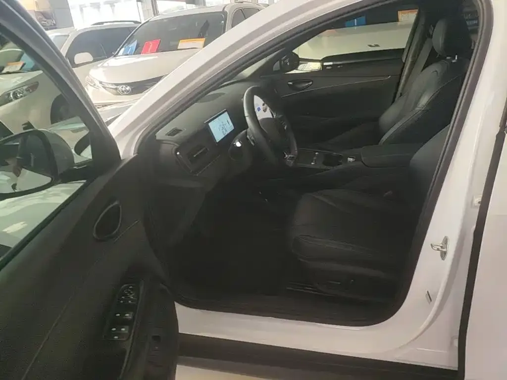 BYD Seal 06 DM-i Touring 2025 DM-i 150KM Premium — Фото автомобиля 15