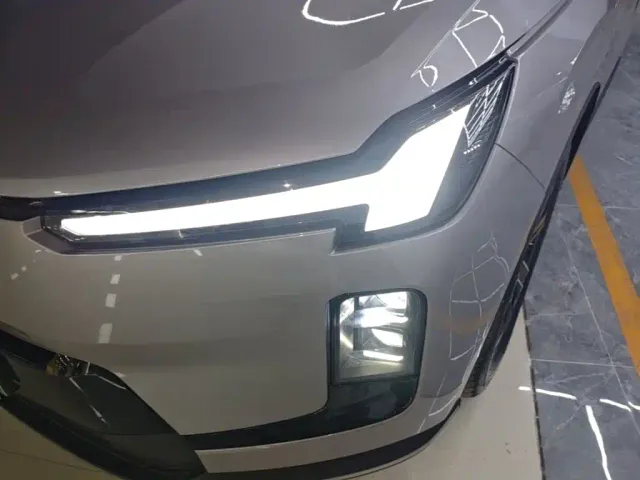Volvo XC70 Plug-in Hybrid — Фото автомобиля 23