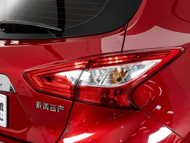 Nissan Tiida — Фото автомобиля 8