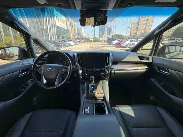 Toyota Vellfire — Фото автомобиля 9