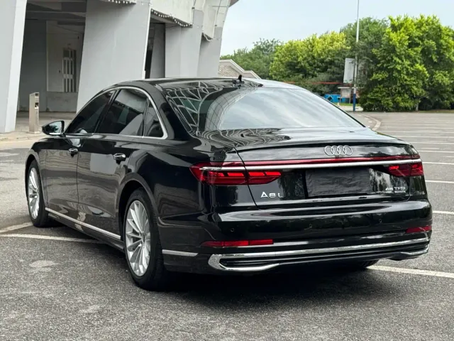 Audi A8 — Фото автомобиля 6