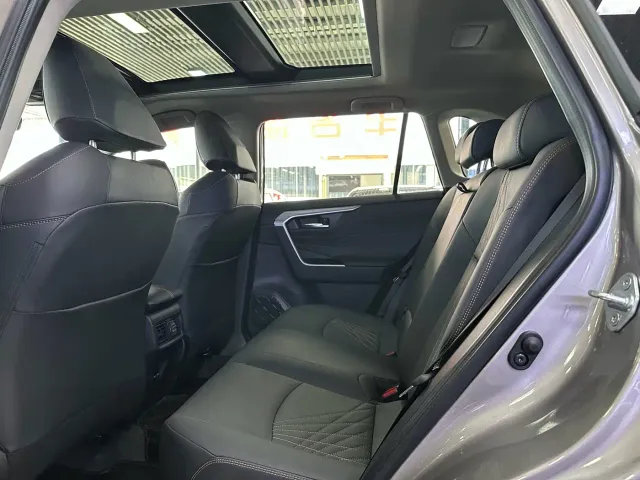 Toyota RAV4 — Фото автомобиля 8