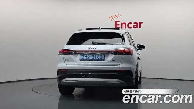 Audi Q4 e-tron — Фото автомобиля 4